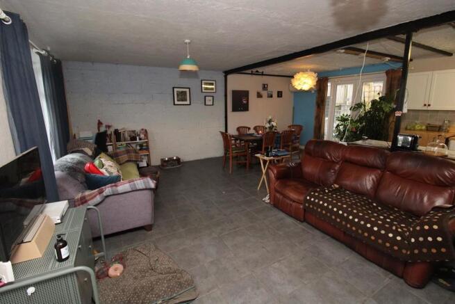Lounge/Dining Are...