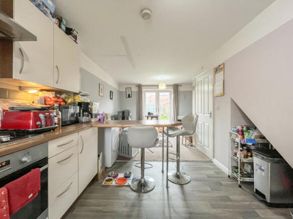 KITCHEN/LOUNGE