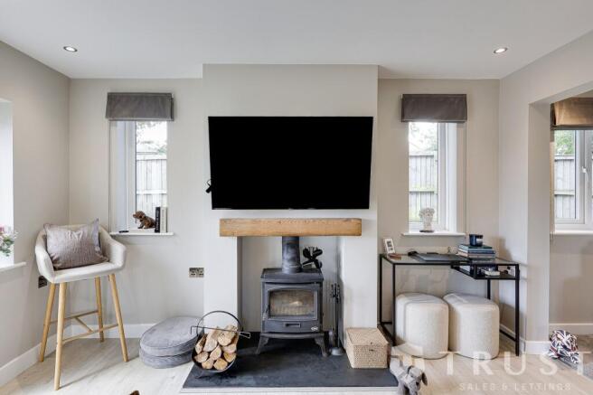 4 bed Detached for sale Image 11