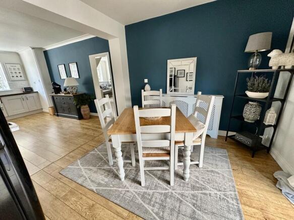 4 bed Semi-Detached for sale Image 9