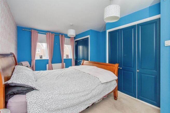 6 bed Detached for sale Image 7