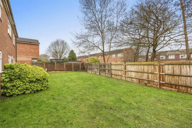 1 Swallow House, Savill Way, SL7 1TG-9.jpg