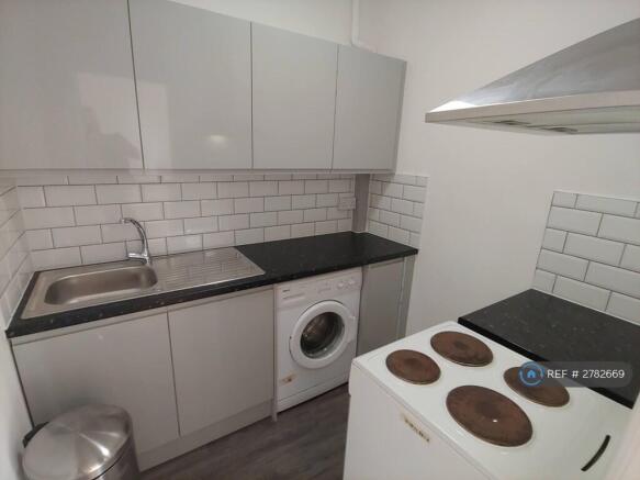 Flat 3 : Kitchen.
