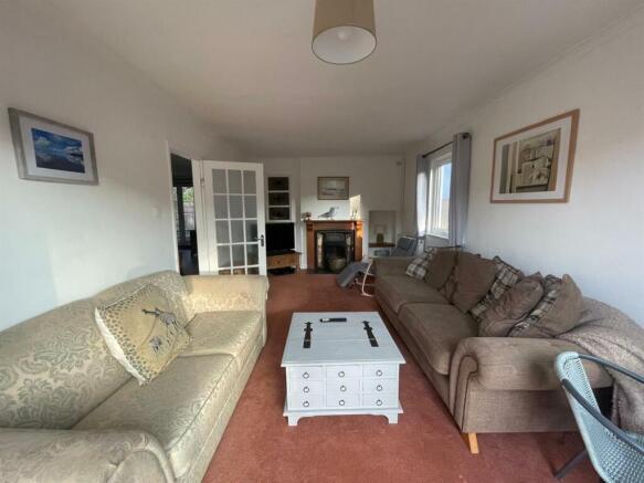 Lounge Coombe Cottage.jpeg