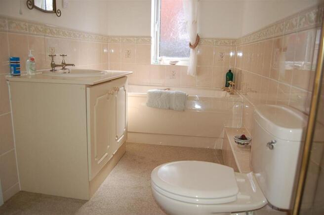 En-Suite Bathroom