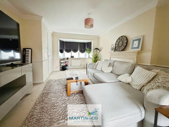 aec578cf--4640-8C...