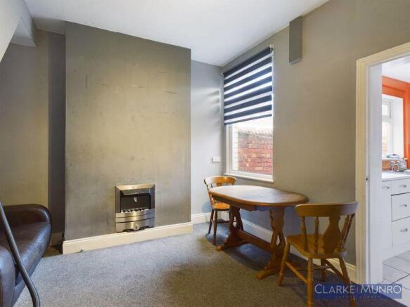 3 bed Town House to rent Image 5