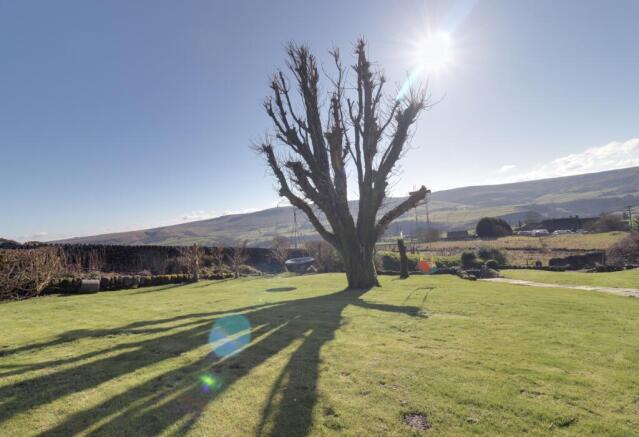 5 bed Detached for sale Image 8