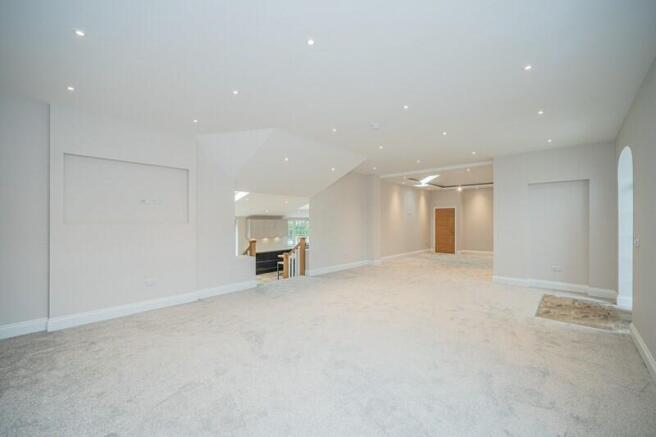 4 bed Detached for sale Image 7