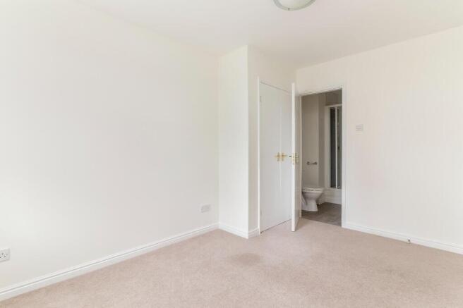 2 bed Apartment for sale Image 5