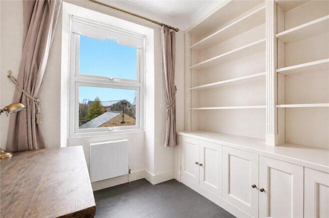 5 bed Link Detached House for sale Image 10
