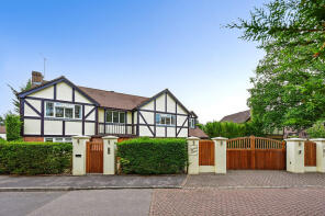 2, Barberry Way, Blackwater, Camberley GU17 9DX