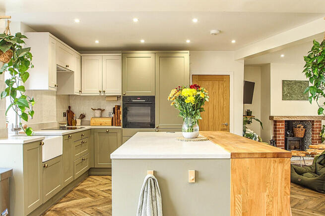 3-bed detached on Holly Villa, 15 Gillott Street, Heanor, DE75 7LZ, £299,000