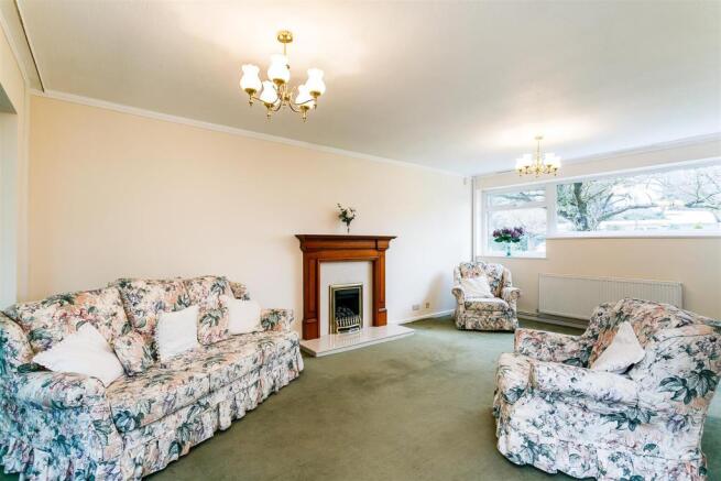 8283102-interior20.j