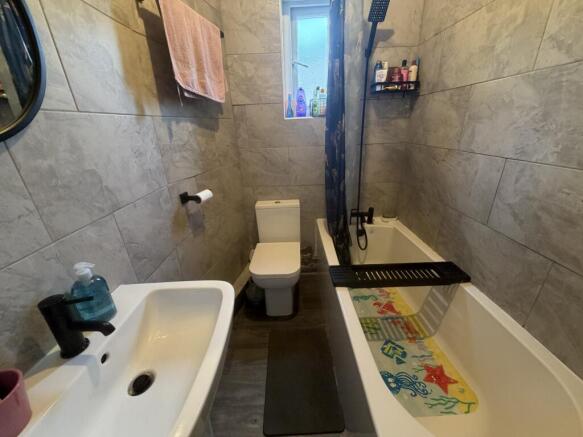 4 bed Terraced to rent Image 9