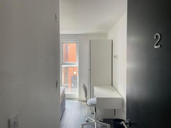 6 bed Flat to rent Image 12
