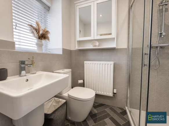 5 bed Detached for sale Image 11