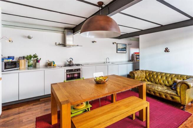 house. estate agency Frensham 7 The Grange