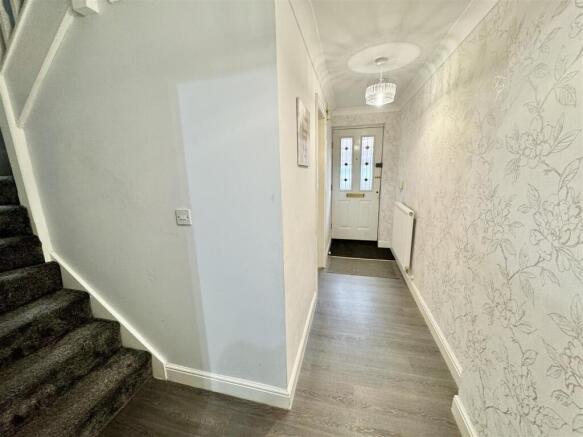 4 bed Detached for sale Image 8
