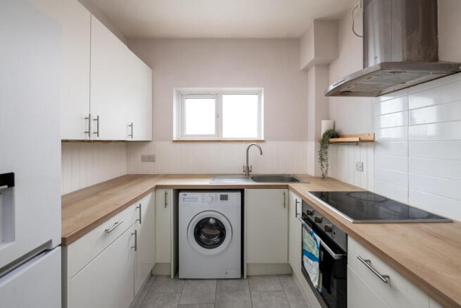 Horley, RH6  photo 4