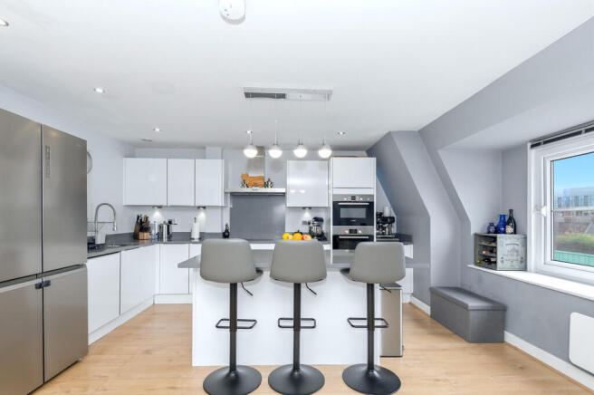 3 bed Apartment for sale Image 5