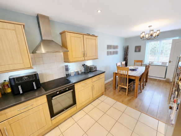 3 bed Detached for sale Image 5
