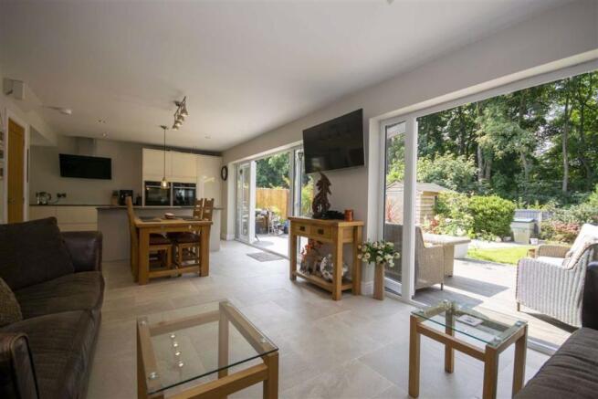 OPEN PLAN KITCHEN/DINING/DAY ROOM