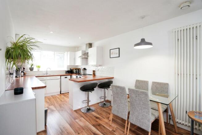 Kitchen / Dining Area