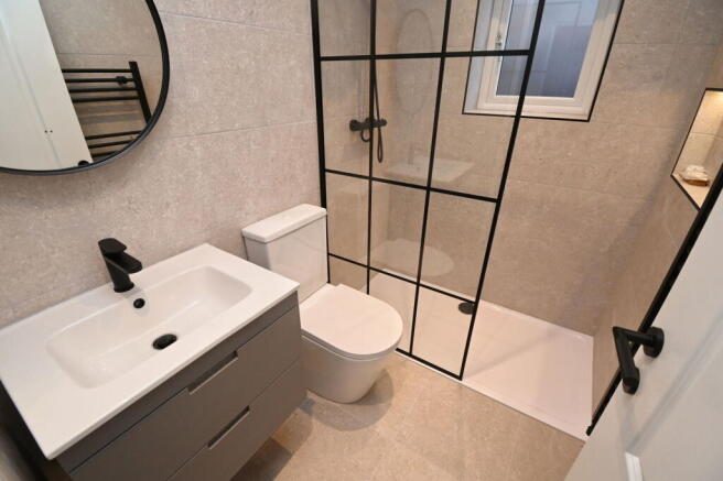 4 bed Detached for sale Image 11