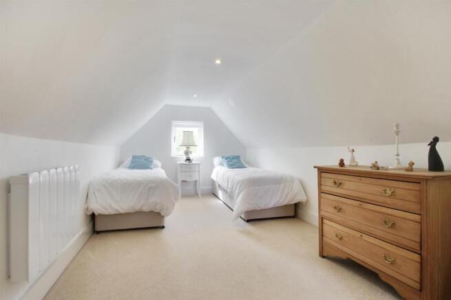 Bedroom 5.jpg