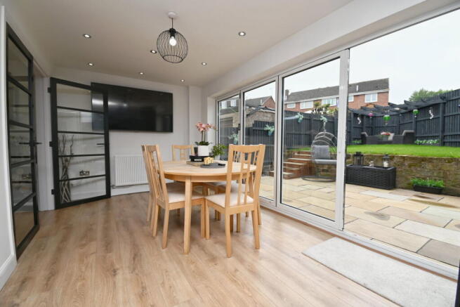 5 bed Detached for sale Image 5