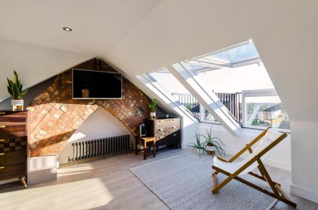 4 bed Semi-Detached to rent Image 7