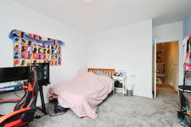 4 bed Semi-Detached for sale Image 12