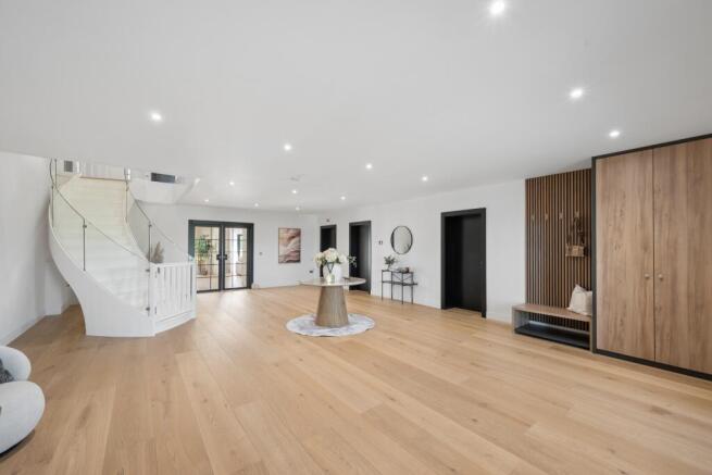 5 bed Detached for sale Image 10
