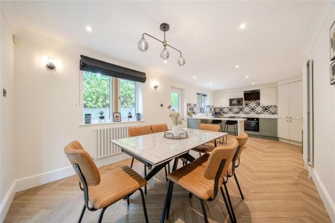 4 bed Detached for sale Image 11