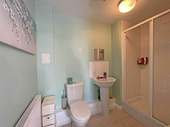 Endeavour court 70 en suite for inside.jpg
