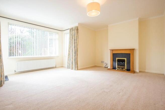 SITTING/DINING ROOM