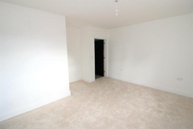 ground floor bedroom.JPG