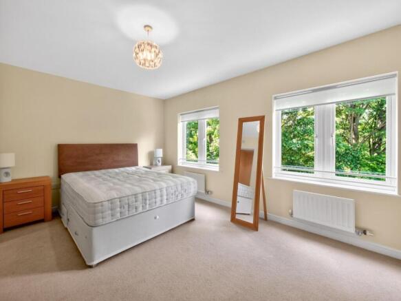 4 bed Town House for sale Image 9
