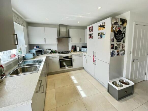 Hopper Drive, Chineham, RG24 photo 4