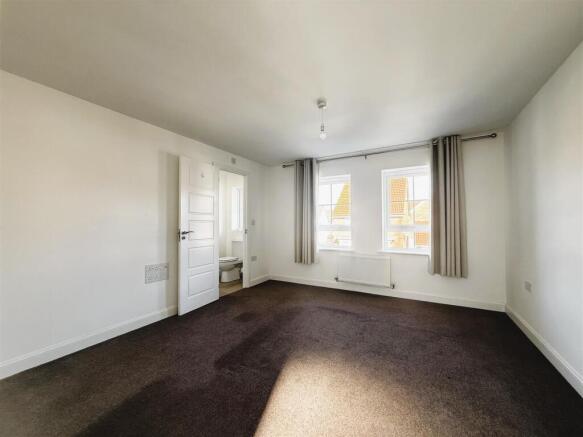 4 bed Detached for sale Image 6