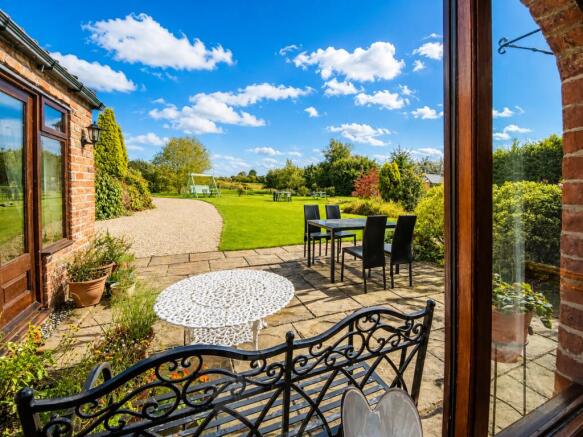4 bed Detached for sale Image 8