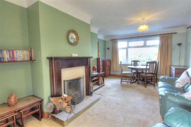 Sitting/Dining Room: