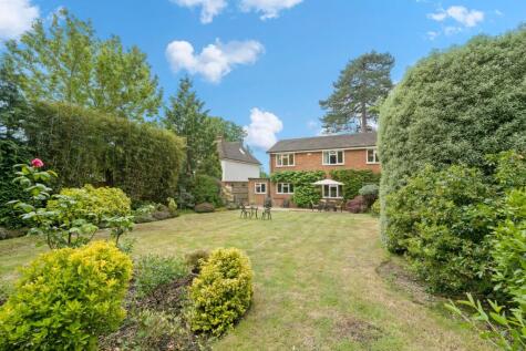 Stoke Road, Stoke D'abernon, KT11