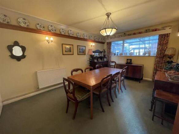 GROUND FLOOR BEDROOM 4 / SEPARATE DINING ROOM