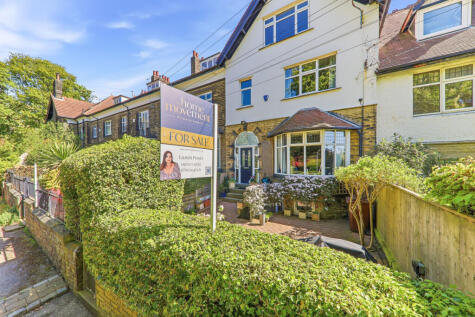 Buckstone Drive, Leeds, LS19