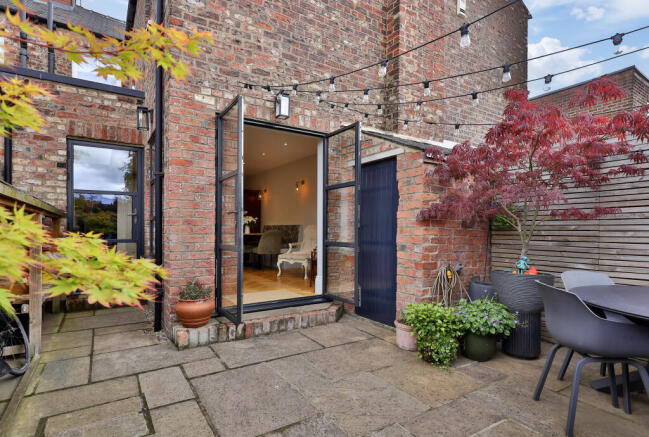 3 bed Town House for sale Image 5