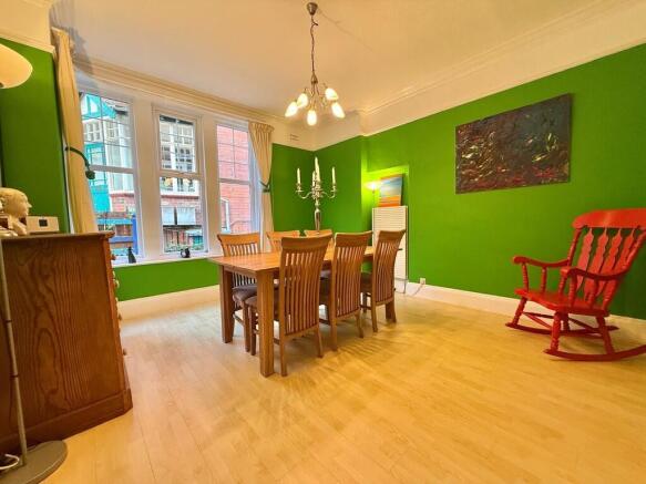5 bed Semi-Detached for sale Image 7