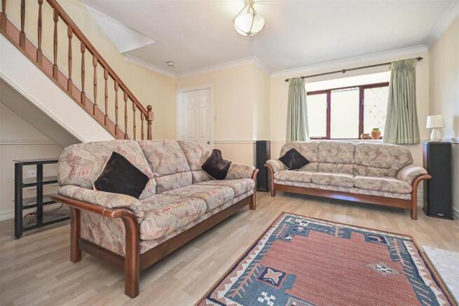 1 Fearnham Close Lounge (3).jpg
