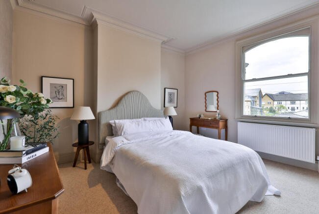 5 bed Town House for sale Image 10
